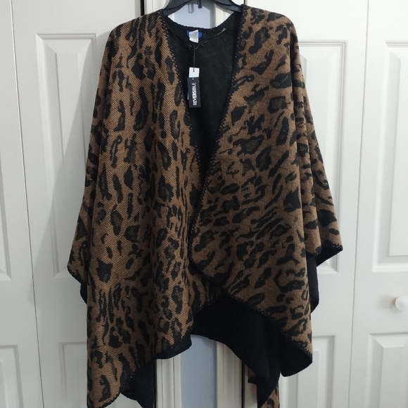 Apt. 9. Animal Print Reversible Cape Wrap OS - Picture 2 of 10